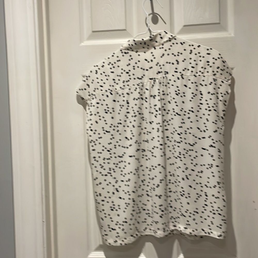 Ann Taylor LOFT NWOT Dalmatian print button down top SZ SP. small petites. - Picture 5 of 11